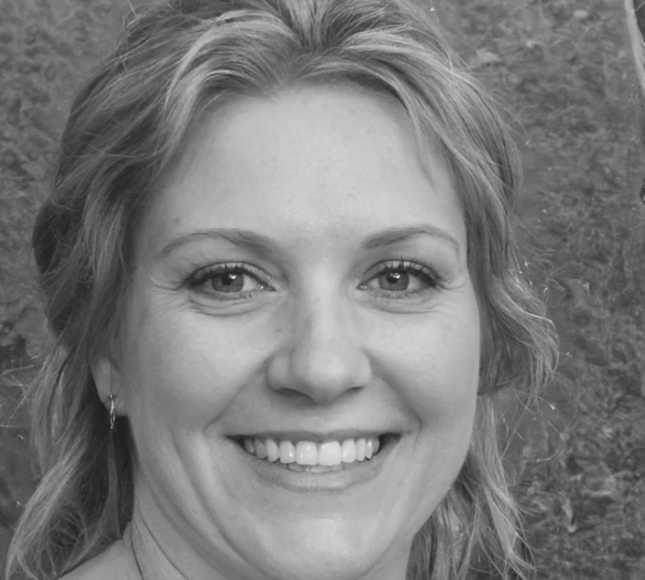 Instructor demonstrating analysis methodology